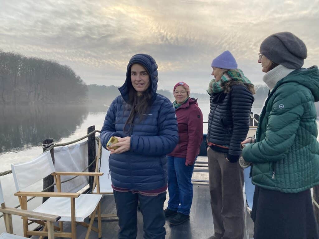 Lebensschule Ost Saunafloss Frauen draußen Lebensübergänge Foto Ilan Anita Hunke